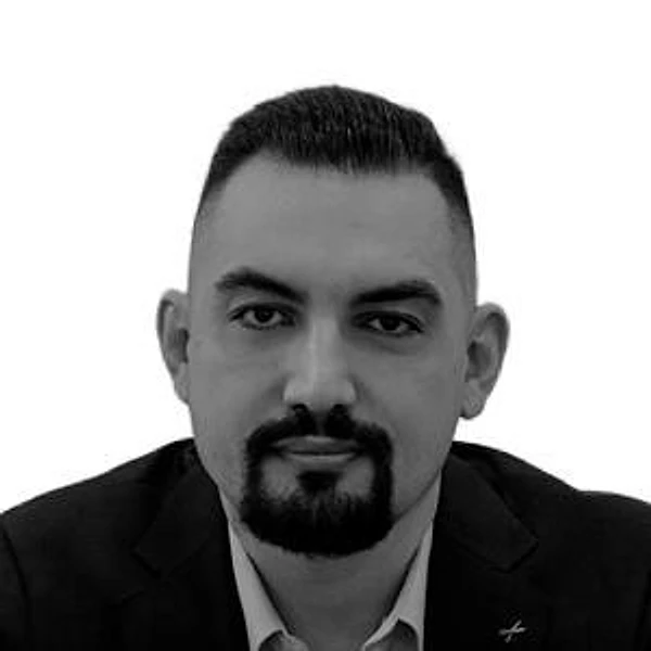 Стражников Руслан Андреевич — Пластический хирург, Москва