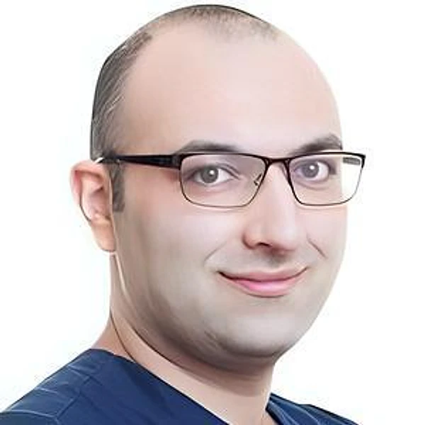 Ашуров Роман Сиинович — Стоматолог-имплантолог, Пародонтолог, Стоматолог-хирург, Москва