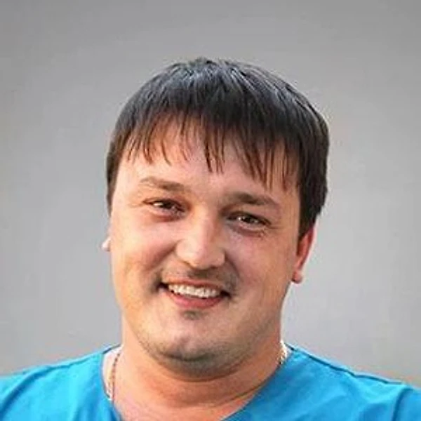 Хохолов Вячеслав Леонидович — Челюстно-лицевой хирург, Стоматолог-имплантолог, Красноярск