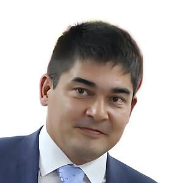 Кулушев Азамат Сисанбаевич — Хирург, с. Кармаскалы