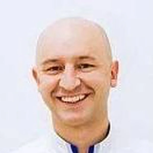 Амирасланов Руслан Алирзаевич — Стоматолог, Стоматолог-имплантолог, Стоматолог-ортопед, Стоматолог-хирург, Дзержинский