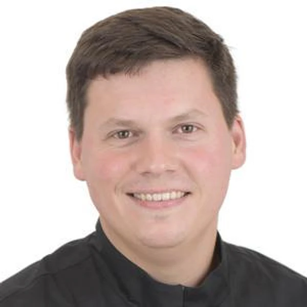 Соловьев Денис Максимович — Стоматолог-хирург, Стоматолог-имплантолог, Стоматолог-ортопед, Санкт-Петербург