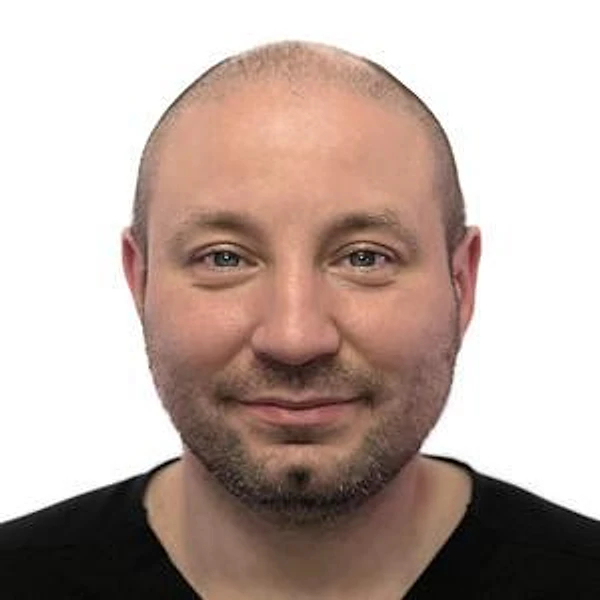 Валиуллин Денис Фаязович — Нейрохирург, Санкт-Петербург