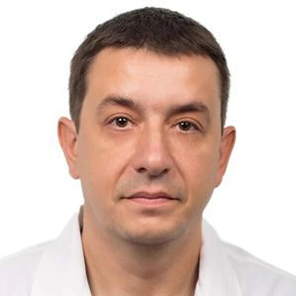 Рисовер Роман Леонидович — Нейрохирург, Кемерово