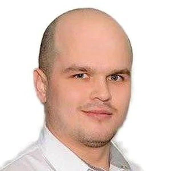 Пирожкин Евгений Олегович — Стоматолог-хирург, Шумерля