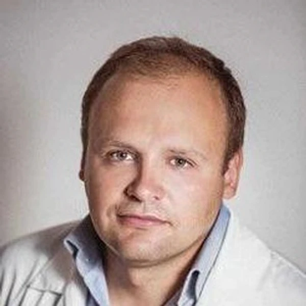 Уваров Евгений Владимирович — Стоматолог-хирург, Лобня