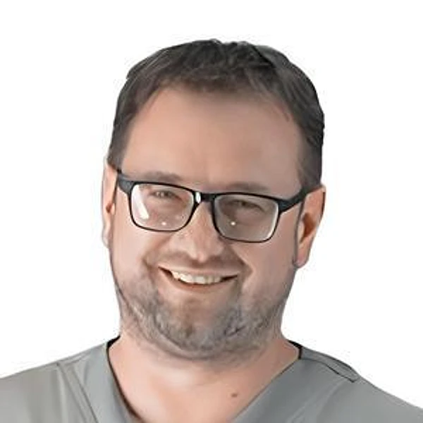 Кутеев Роман Александрович — Стоматолог, Москва